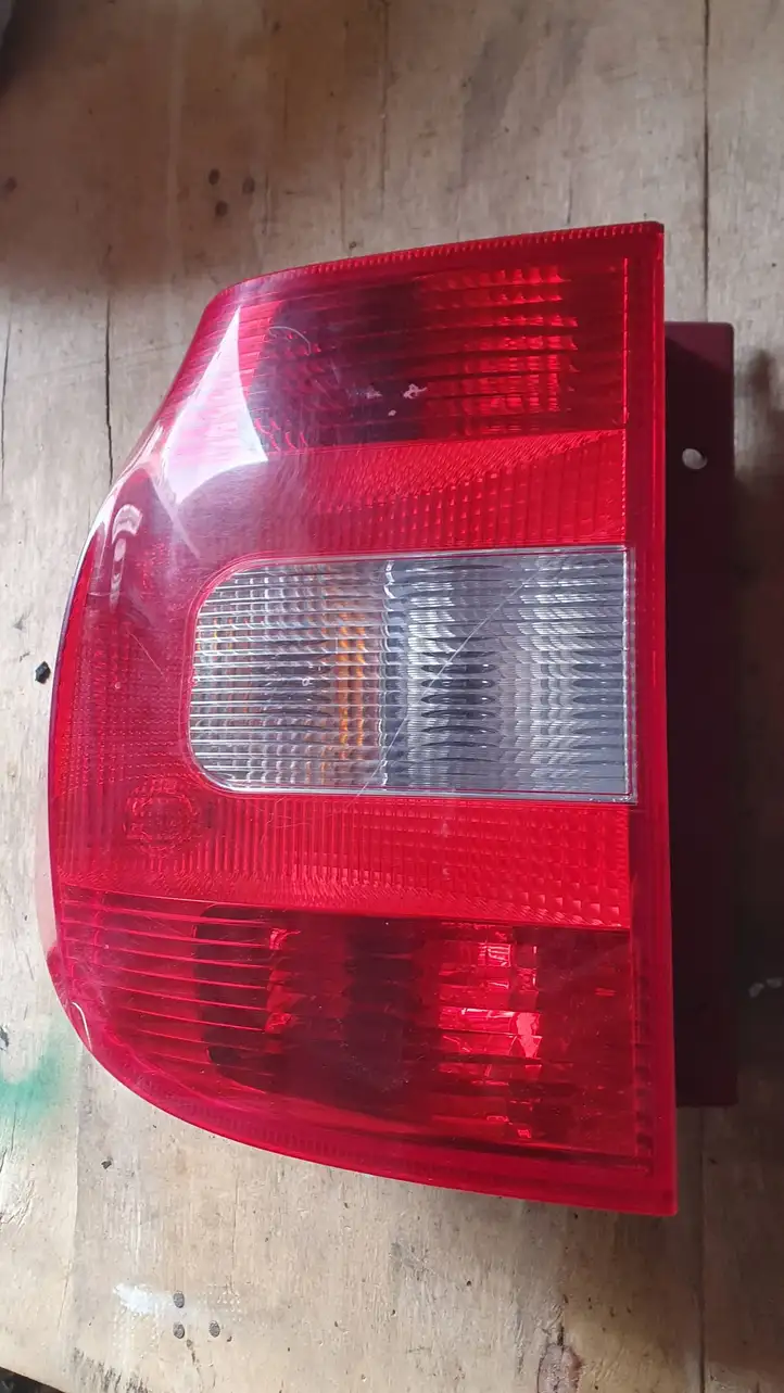 Skoda Yeti (5L) (2009 - 2012) 5L0945095 Задний фонарь в кузове — фото 2