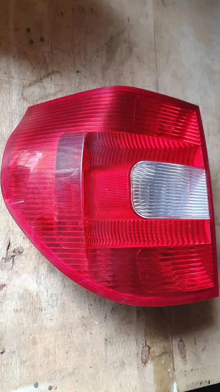 Skoda Yeti (5L) (2009 - 2012) 5L0945095 Задний фонарь в кузове — фото 3