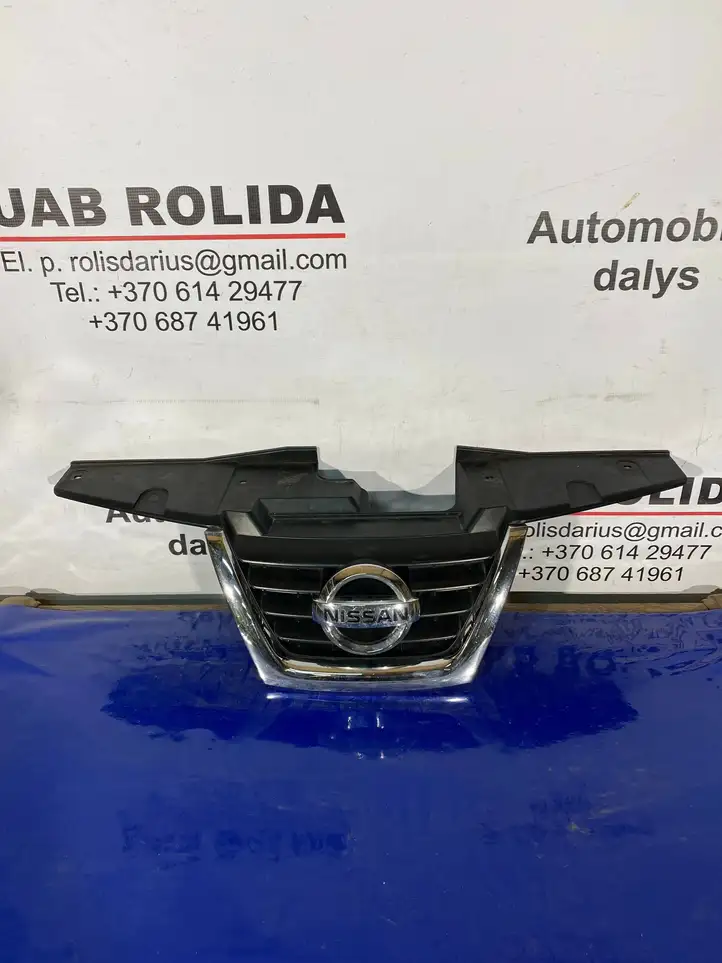 Nissan Juke I F15 (2010 - 2018) 620701KA6A Верхняя решетка радиатора — фото 1