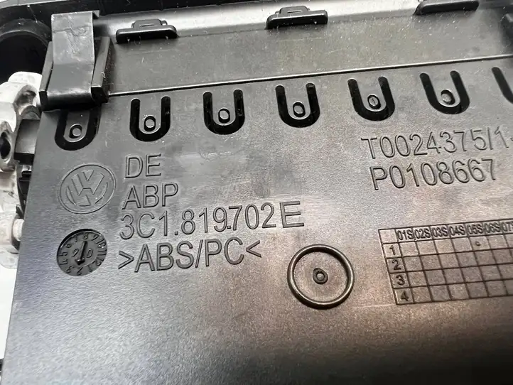 Volkswagen PASSAT B6 (2005 - 2010) 3C1819702E Боковой воздушный дефлектор — фото 4