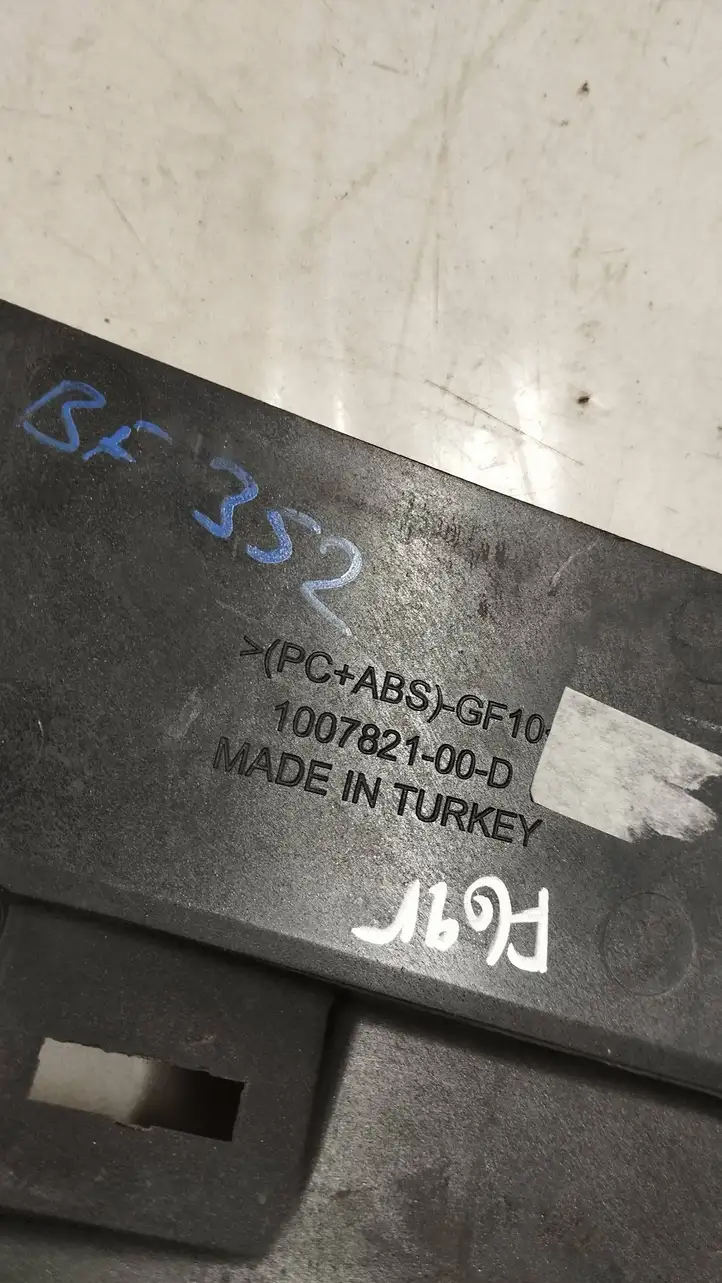 Tesla Model S (2016 - 2021) 100782100d Декоративная планка — фото 2