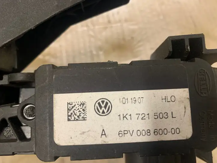 Volkswagen PASSAT B6 (2005 - 2010) 1K1721503L Педаль акселератора — фото 5