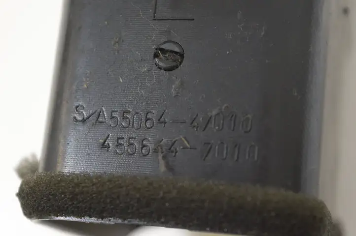 Toyota Prius (NHW20) (2003 - 2009) 5506247010 Воздушная решетка панели — фото 6