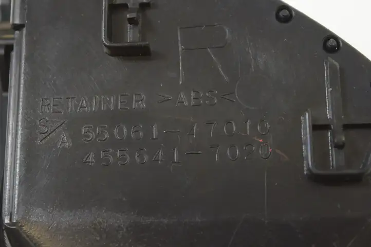 Toyota Prius (NHW20) (2003 - 2009) 5506247010 Воздушная решетка панели — фото 8