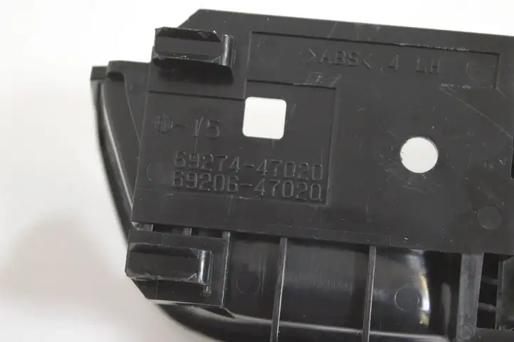 Toyota Prius (NHW20) (2003 - 2009) 6927447020 Замок ручки двери — фото 8