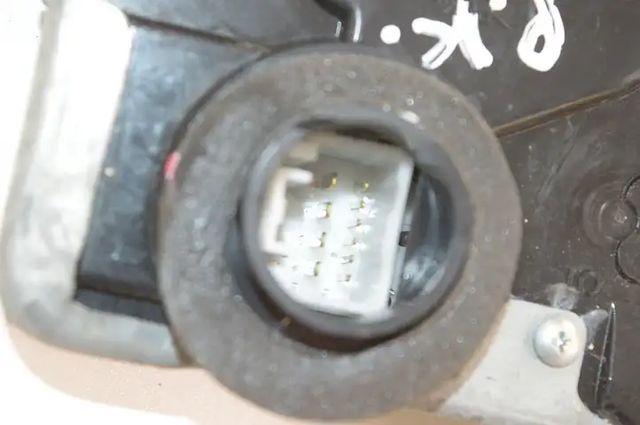 Toyota Prius (NHW20) (2003 - 2009) 6927447020 Замок ручки двери — фото 9