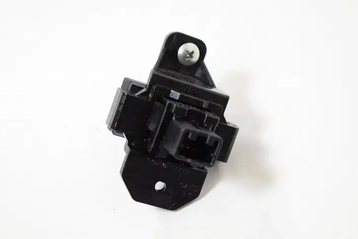 Subaru Forester SH (2008 - 2013) 66211FG000 Кнопка фаркопа в багажнике — фото 2