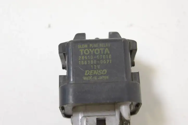 Toyota Yaris (2005 - 2009) 2861067010 Реле накала свечей — фото 4