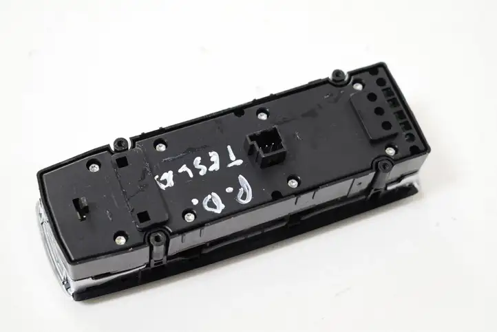 Tesla Model S (2016 - 2021) PDCA2049055402 Кнопка стеклоподъемников — фото 2