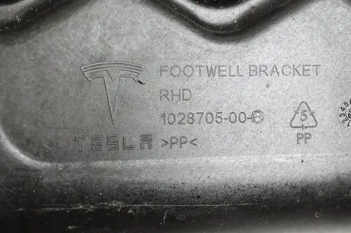 Tesla Model S (2012 - 2016) 102870500C Прочие детали салона — фото 3
