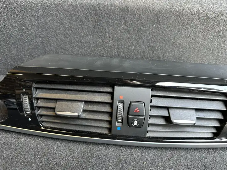BMW X3 F25 (2010 - 2017) 930340704 Центральный воздушный дефлектор — фото 7