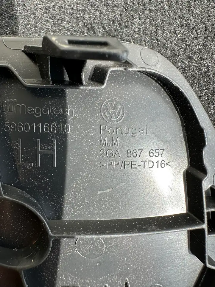 Volkswagen T-Roc (2017 - ) 2GA867657 Прочая отделка багажника — фото 3