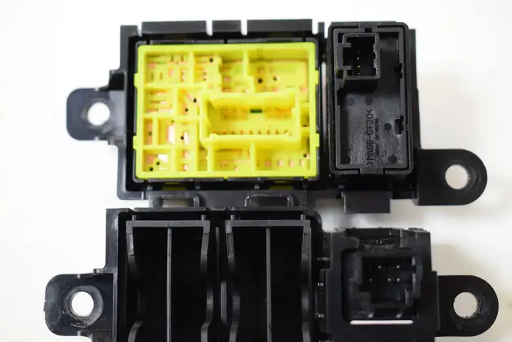 Nissan Juke I F15 (2010 - 2018) P10020B48600 Блок кнопок на панели — фото 3