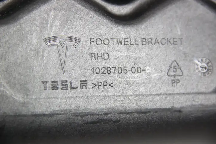 Tesla Model S (2012 - 2016) 102870500 Прочие детали салона — фото 4