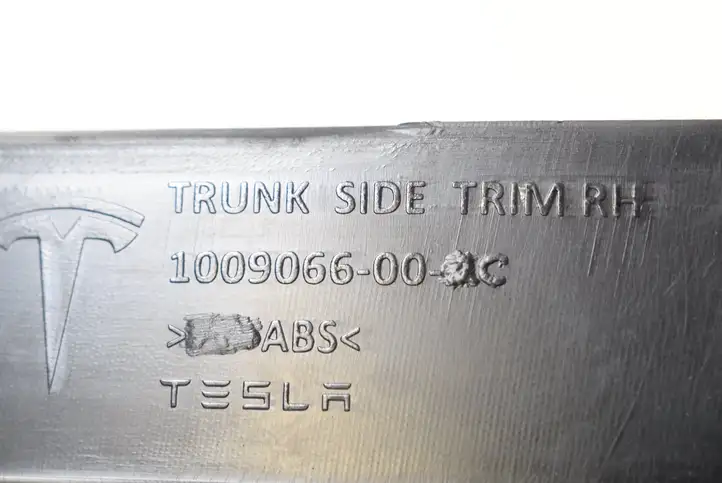 Tesla Model S (2016 - 2021) 100906600 Прочие детали салона — фото 6