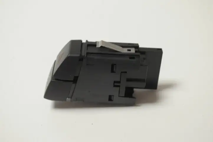 BMW X5 F15 (2013 - 2017) 61319354186 Кнопка фаркопа в багажнике — фото 4