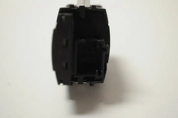 BMW X5 F15 (2013 - 2017) 61319354186 Кнопка фаркопа в багажнике — фото 5