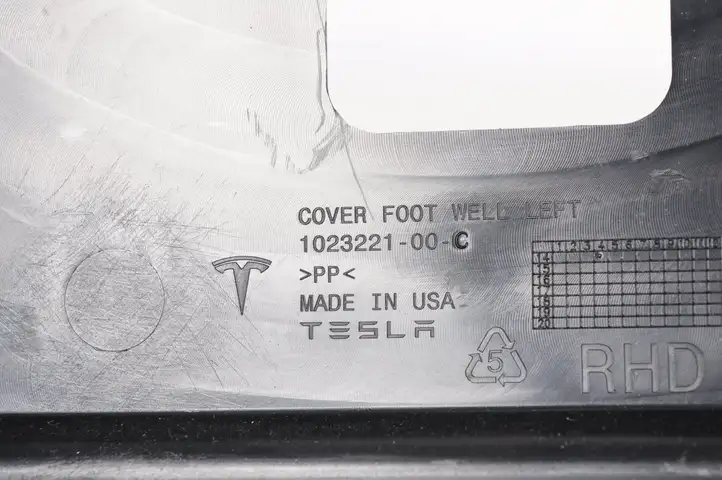 Tesla Model S (2016 - 2021) 102322100 Прочие детали салона — фото 4