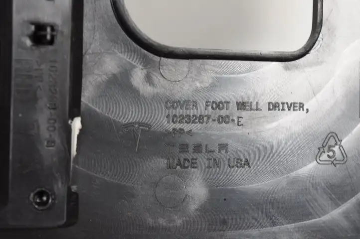 Tesla Model S (2016 - 2021) 102322100 Прочие детали салона — фото 5