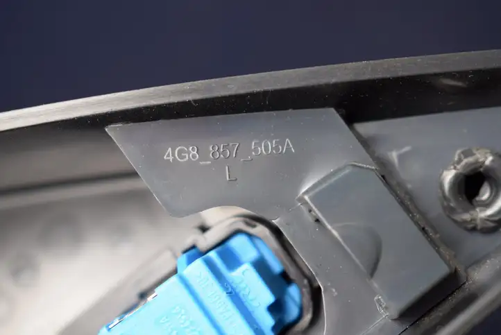Audi A7 S7 4G (2010 - 2014) 4G8857505A Кнопка фаркопа в багажнике — фото 5