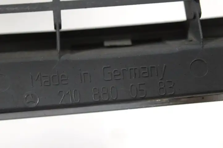 Mercedes-Benz E W210 (1995 - 2002) A2108800583 Передняя решетка — фото 7