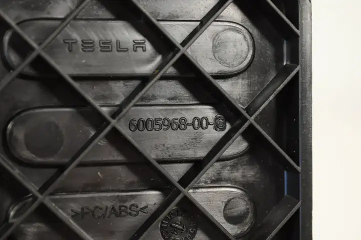 Tesla Model S (2016 - 2021) 600596800C Прочие детали салона — фото 5