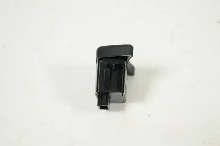 BMW 5 E60 E61 (2004 - 2010) 698114801 Кнопка фаркопа в багажнике — фото 1