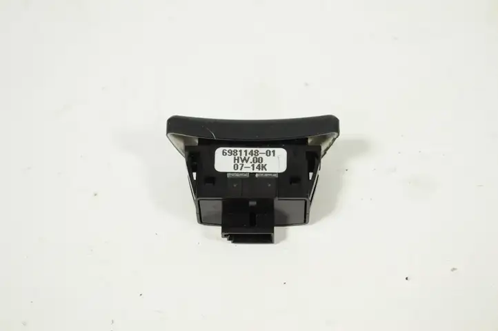 BMW 5 E60 E61 (2004 - 2010) 698114801 Кнопка фаркопа в багажнике — фото 3