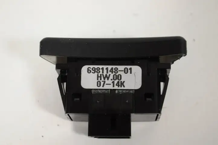 BMW 5 E60 E61 (2004 - 2010) 698114801 Кнопка фаркопа в багажнике — фото 5