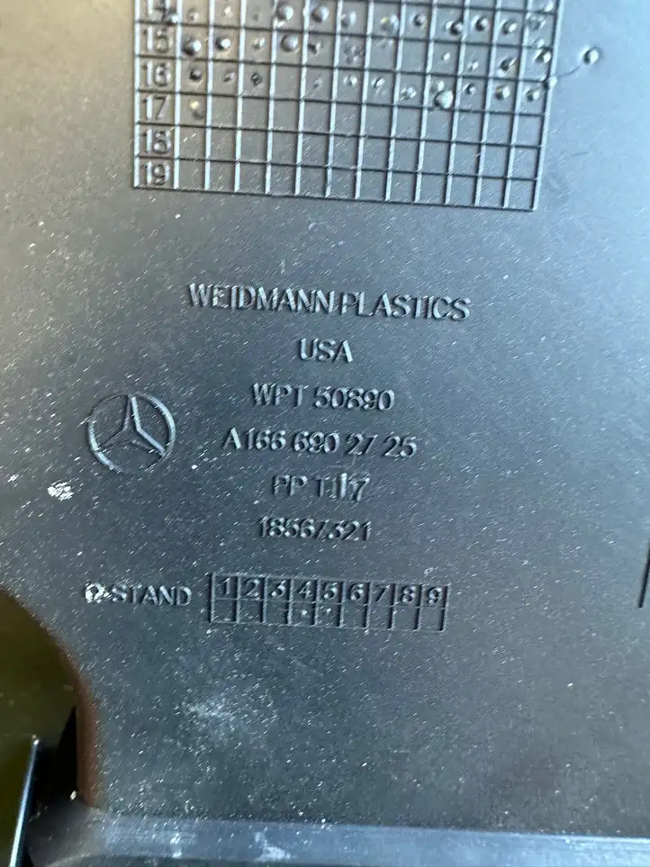 Mercedes-Benz GL X166 (2013 - 2019) A1666902725 Нижняя обшивка стойки B — фото 5