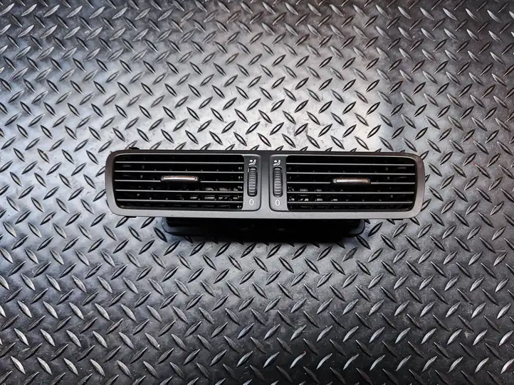 Volkswagen PASSAT B6 (2005 - 2010) 3C1819728E Центральный воздушный дефлектор — фото 1