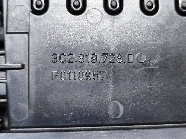 Volkswagen PASSAT B6 (2005 - 2010) 3C1819728E Центральный воздушный дефлектор — фото 6