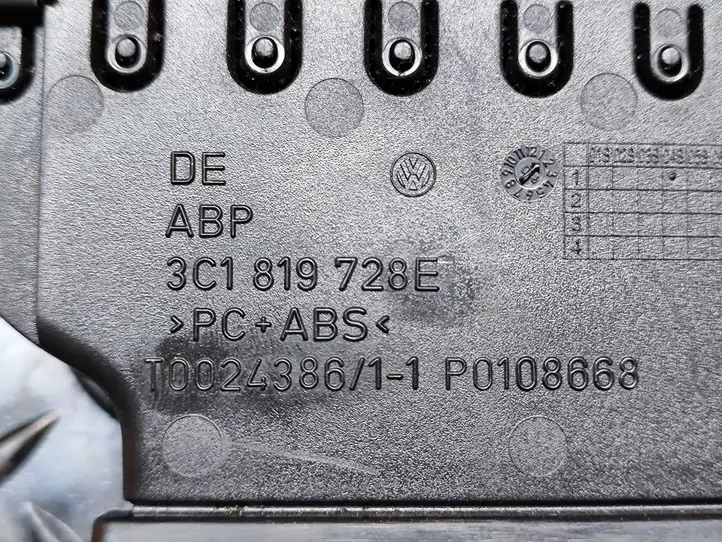 Volkswagen PASSAT B6 (2005 - 2010) 3C1819728E Центральный воздушный дефлектор — фото 7