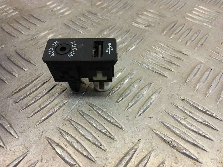 BMW X1 F48 F49 (2015 - 2022)  9229246 Разъем AUX