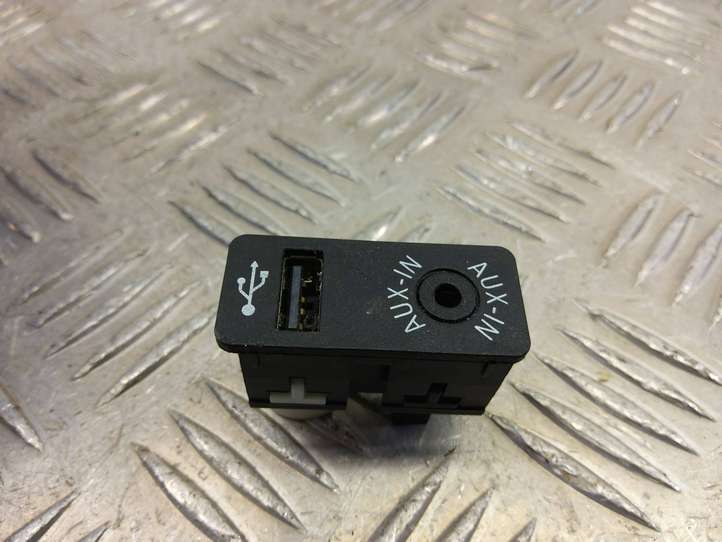 BMW X1 F48 F49 (2015 - 2022)  9229246 Разъем AUX