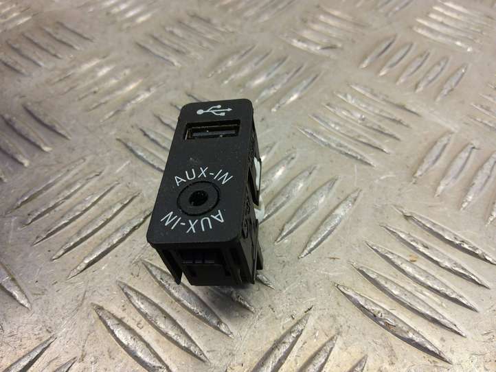BMW X1 F48 F49 (2015 - 2022)  9229246 Разъем AUX
