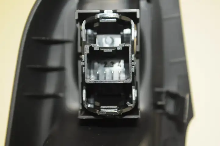 Ford Focus (2015 - 2019) BM51A237W21B Кнопка стеклоподъемников — фото 4
