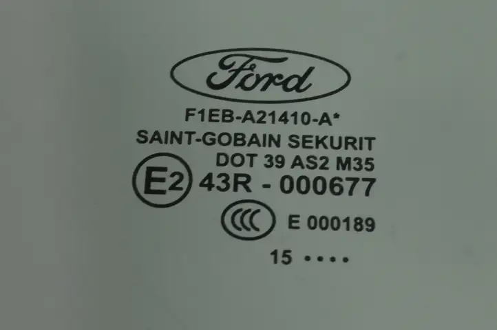 Ford Focus (2015 - 2019) F1EBA21410A Стекло передней двери — фото 5