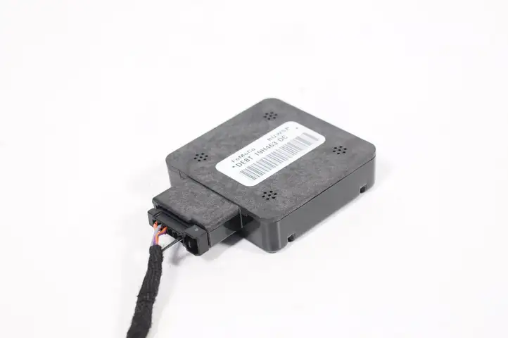 Ford Focus (2015 - 2019) DE8T19H463DC GPS антенна — фото 3