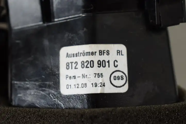 Audi A5 8T 8F (2007 - 2011) 8T2820951C Воздушная решетка панели — фото 5