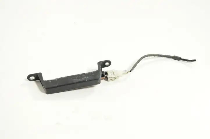 Toyota Land Cruiser (J120) (2002 - 2009) 8999741010 Усилитель антенны — фото 1