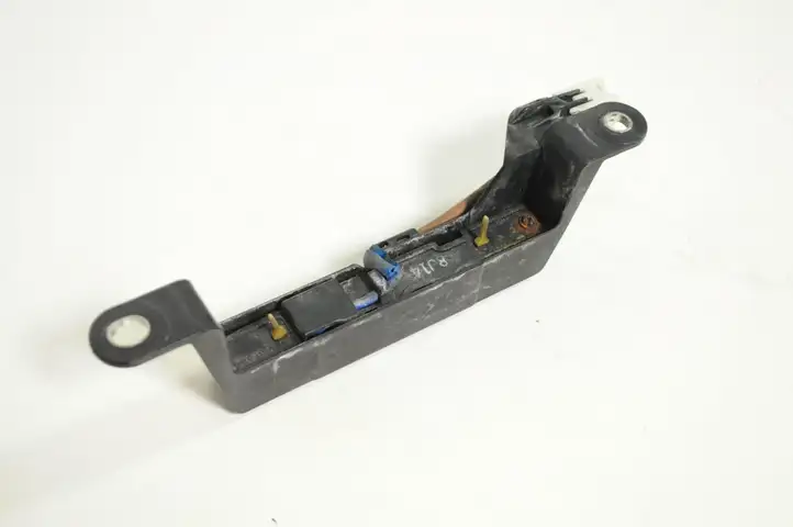 Toyota Land Cruiser (J120) (2002 - 2009) 8999741010 Усилитель антенны — фото 3
