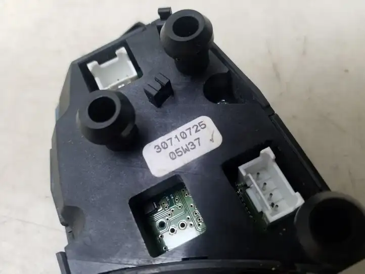 Volvo V50 (2004 - 2008) 30710725 Кнопки на рулевом колесе — фото 4
