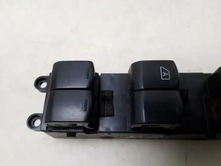 Subaru Outback (2009 - 2014) Кнопка стеклоподъемников — фото 2