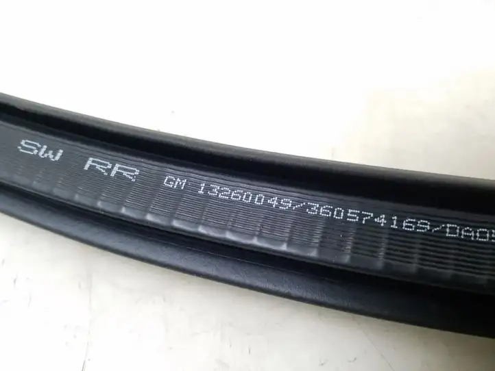 Opel Astra J (2009 - 2012) 13260049 Уплотнитель кузова — фото 2