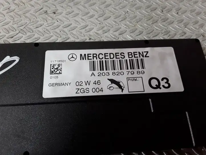 Mercedes-Benz C W203 (2000 - 2007) A2038207989 Усилитель антенны — фото 2