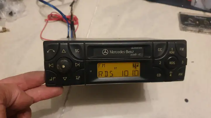 Mercedes-Benz E W210 (1995 - 2002) A2108200986 Магнитола / мультимедийная система — фото 3