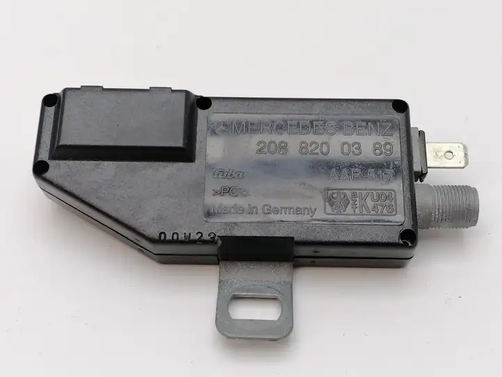 Mercedes-Benz CLK A208 (1997 - 2002) 2088200389 Усилитель антенны — фото 2