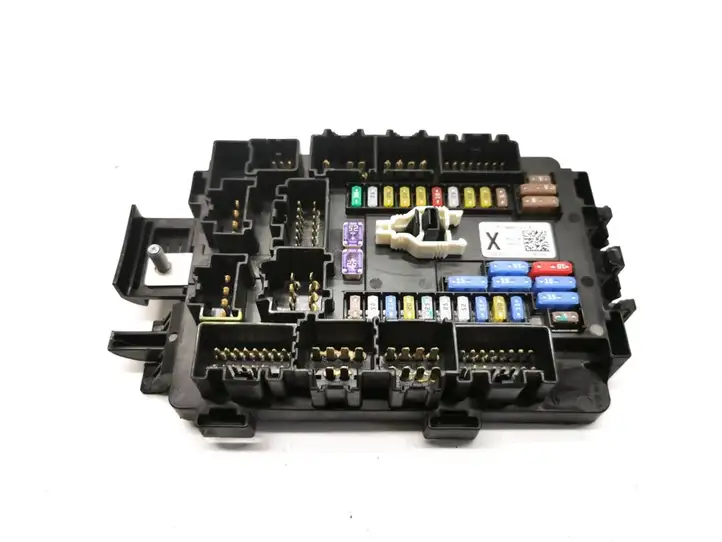 Tesla Model X (2015 - 2021)  1034409-01-B Блок предохранителей