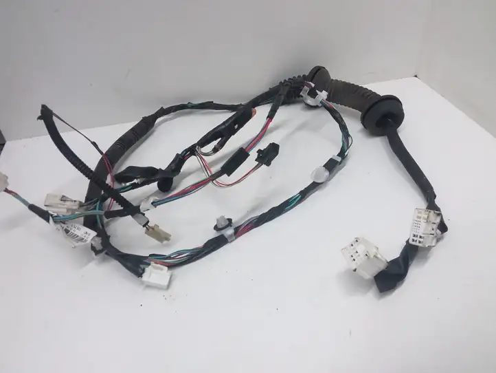 Toyota Avensis T270 (2009 - 2012) 8215105730H Проводка передней двери — фото 1